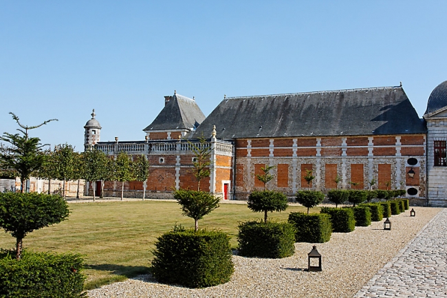 Chateau du Champ de Bataille-001